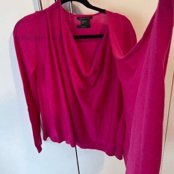 Armani exchange pink 100% Medina wool wrap blouse size medium Has small hole b - Picture 4 of 8
